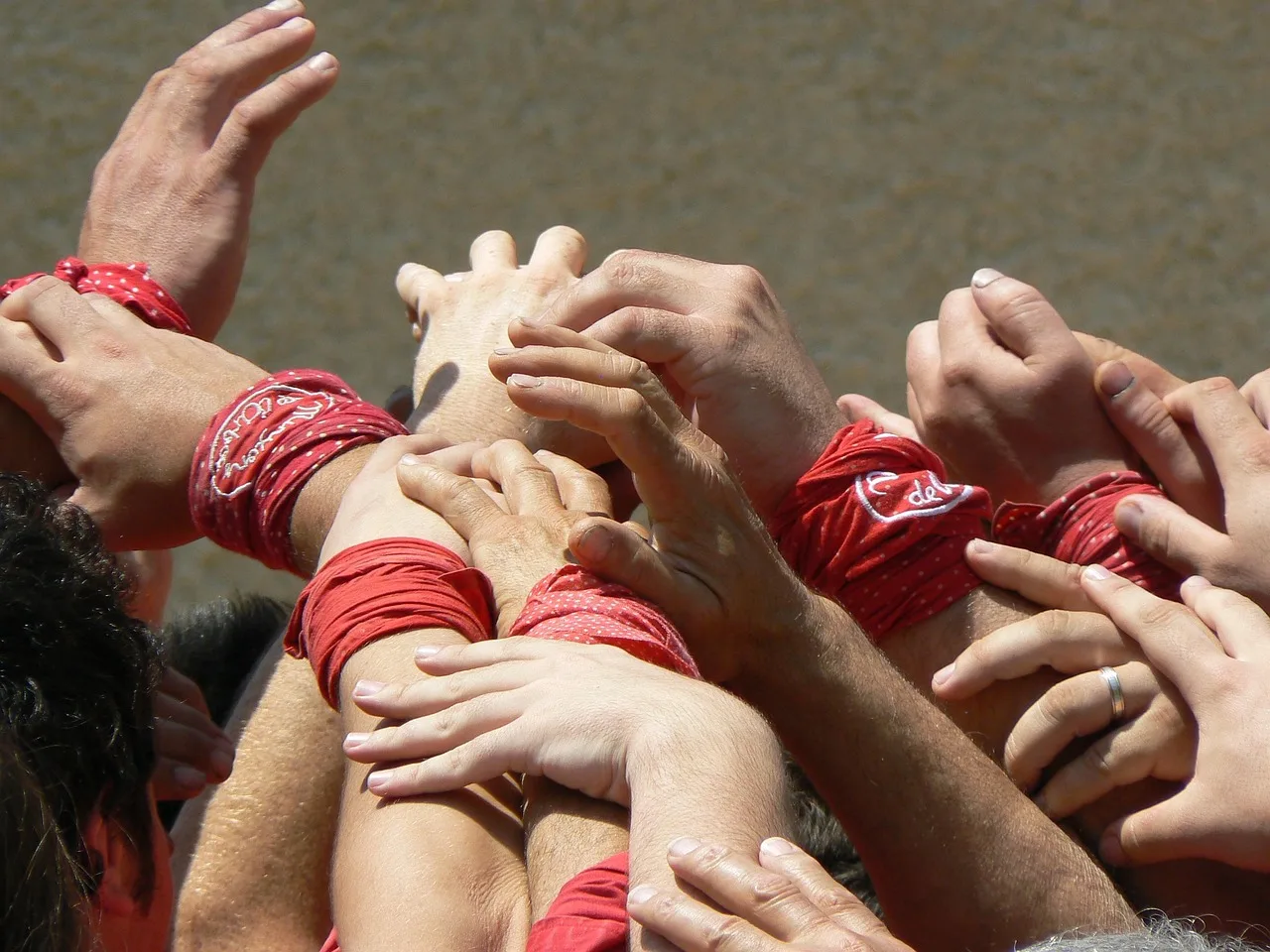 castellers, castells, hands, pineapple, pinya, collaboration, castellers, collaboration, collaboration, collaboration, collaboration, collaboration. Creator collaboration checklist: parties, scope, term, approval, payment and credit